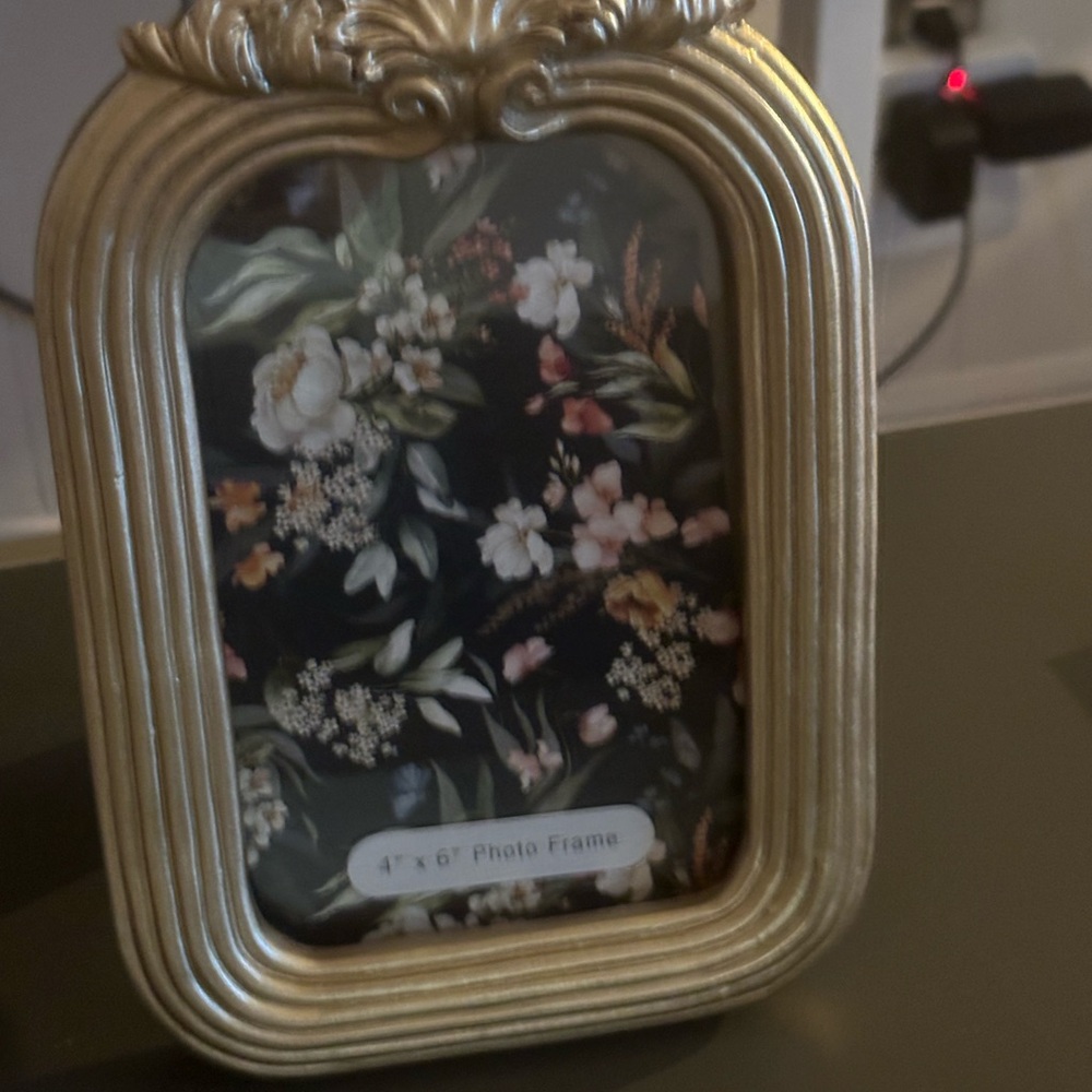 Elegant Gold Photo Frame